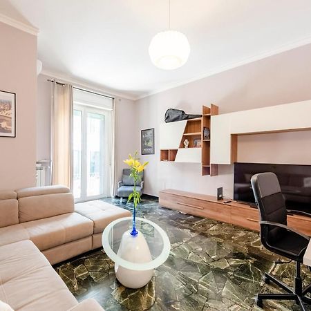 Ferienwohnung Joivy Cute Flat With Terrace Genua Exterior foto