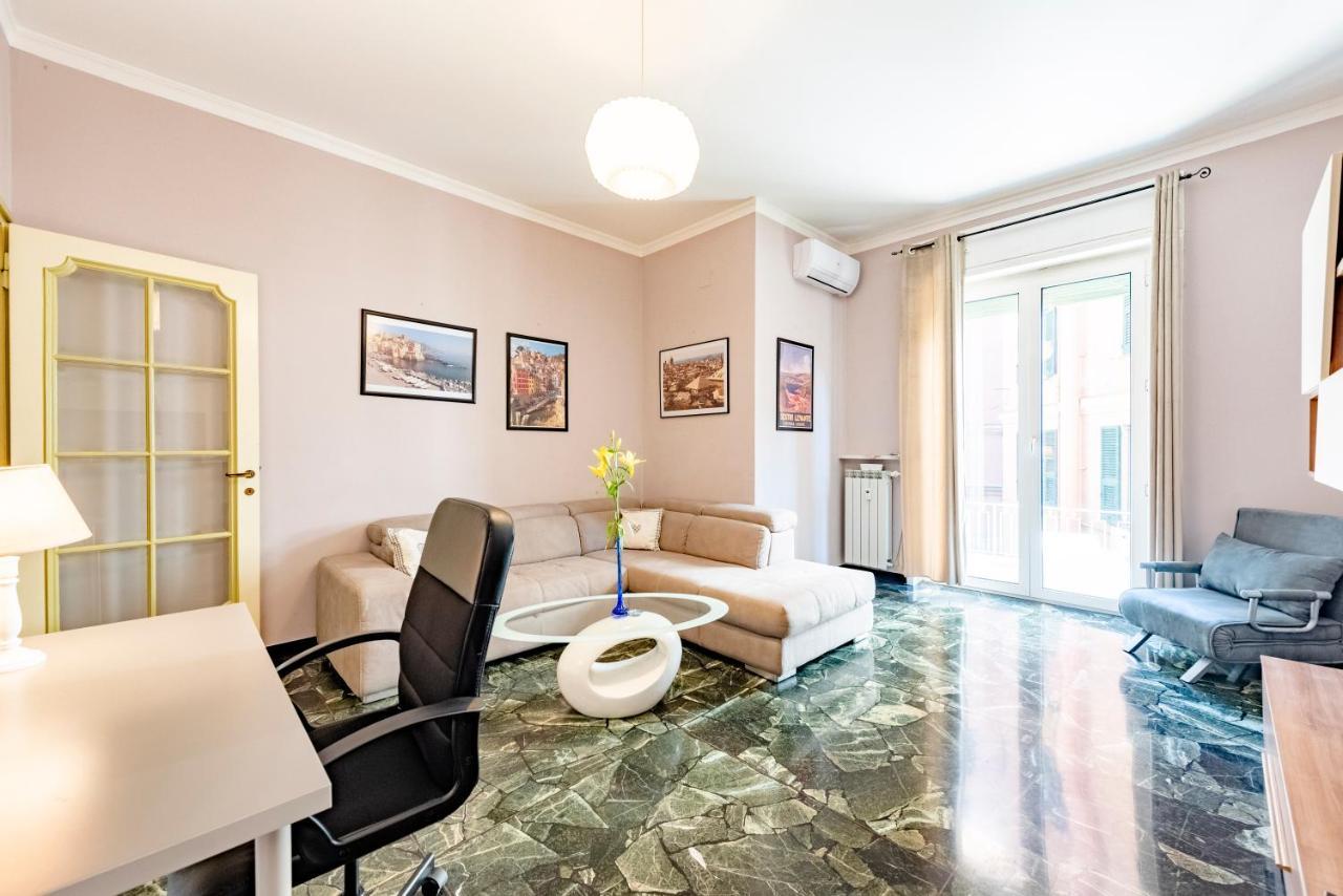 Ferienwohnung Joivy Cute Flat With Terrace Genua Exterior foto