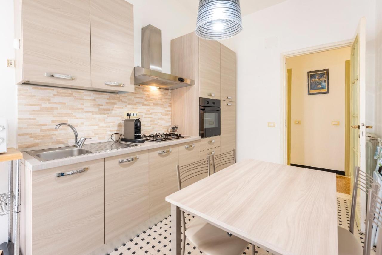 Ferienwohnung Joivy Cute Flat With Terrace Genua Exterior foto
