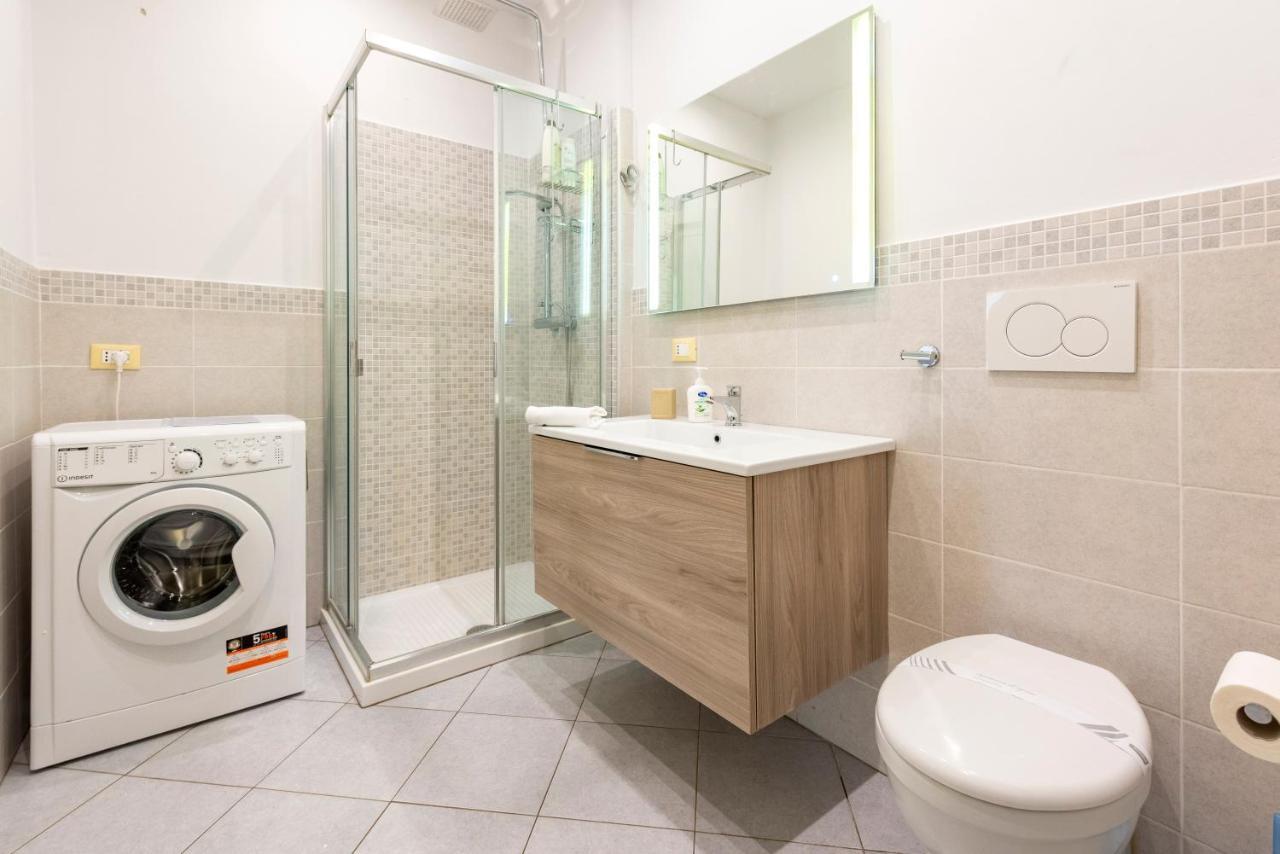 Ferienwohnung Joivy Cute Flat With Terrace Genua Exterior foto