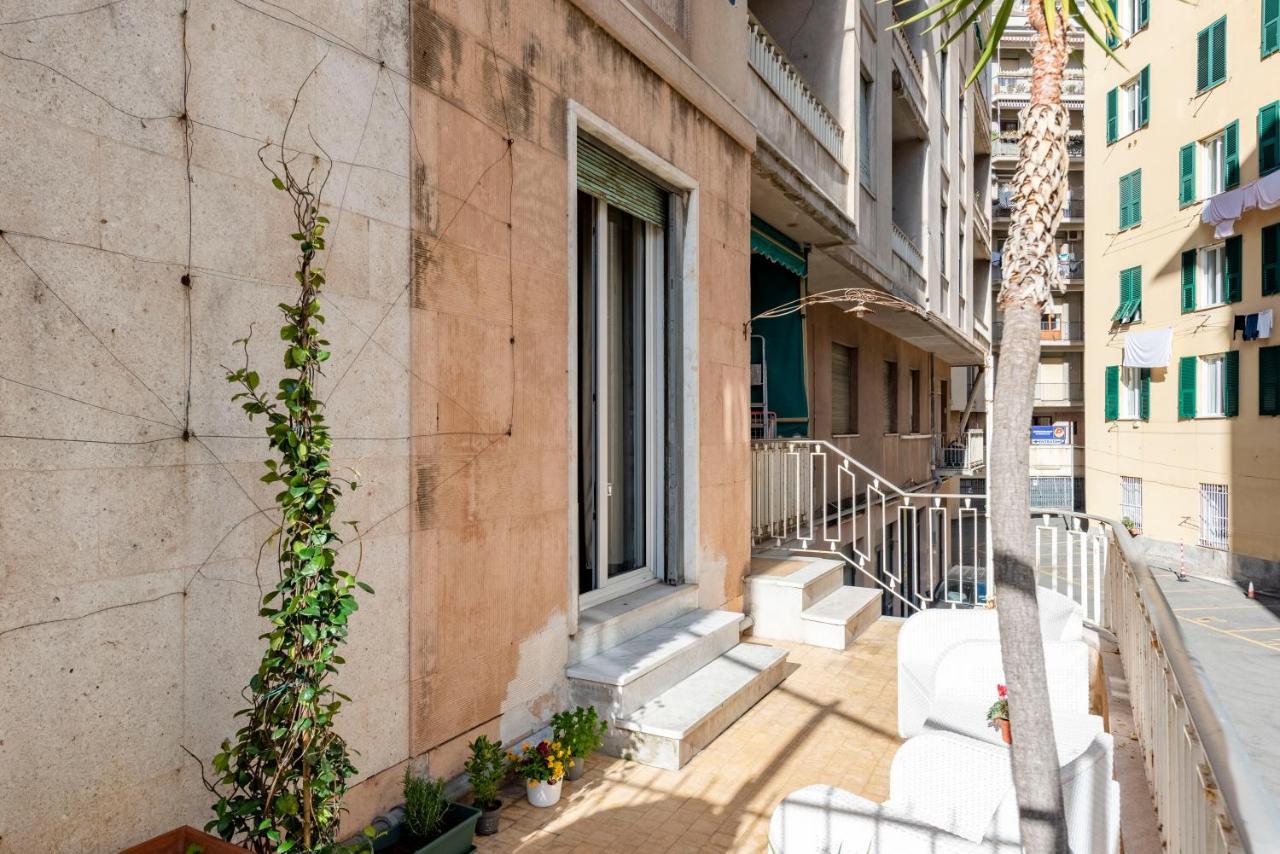 Ferienwohnung Joivy Cute Flat With Terrace Genua Exterior foto
